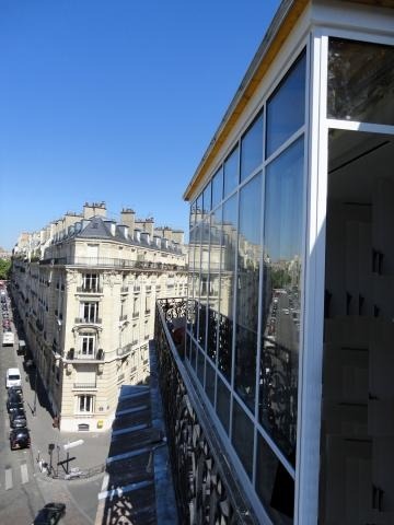 Verrière sur un immeuble parisien