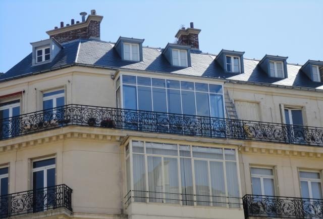 Bow-window sur un immeuble parisien